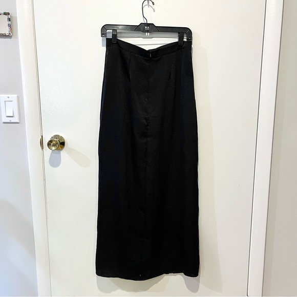 Night and Day long satin skirt with slit - Picture 7 of 10